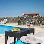 Mla I - Three Bedroom With Pool Holiday home *