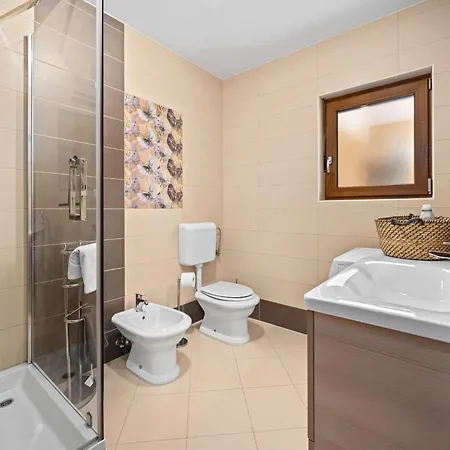 Mla I - Three Bedroom With Pool *