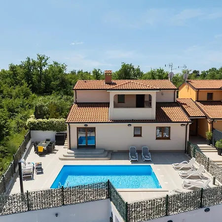 Mla I - Three Bedroom With Pool Porec