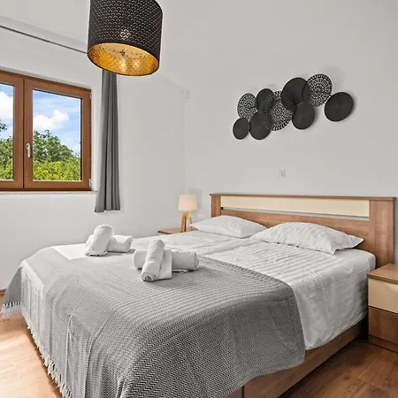 Mla I - Three Bedroom With Pool * פורץ